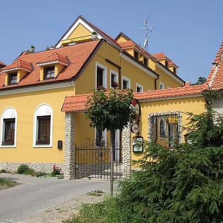 Hotel U svatého Urbana Mikulov Esterno foto