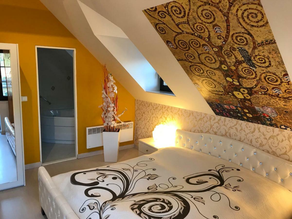 Hotel U svatého Urbana Mikulov Esterno foto