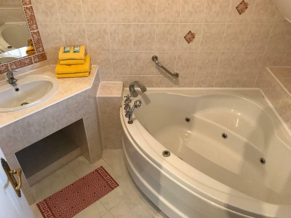 Hotel U svatého Urbana Mikulov Esterno foto