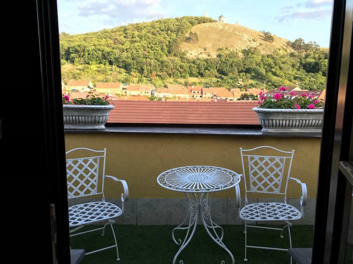 Hotel U svatého Urbana Mikulov Esterno foto