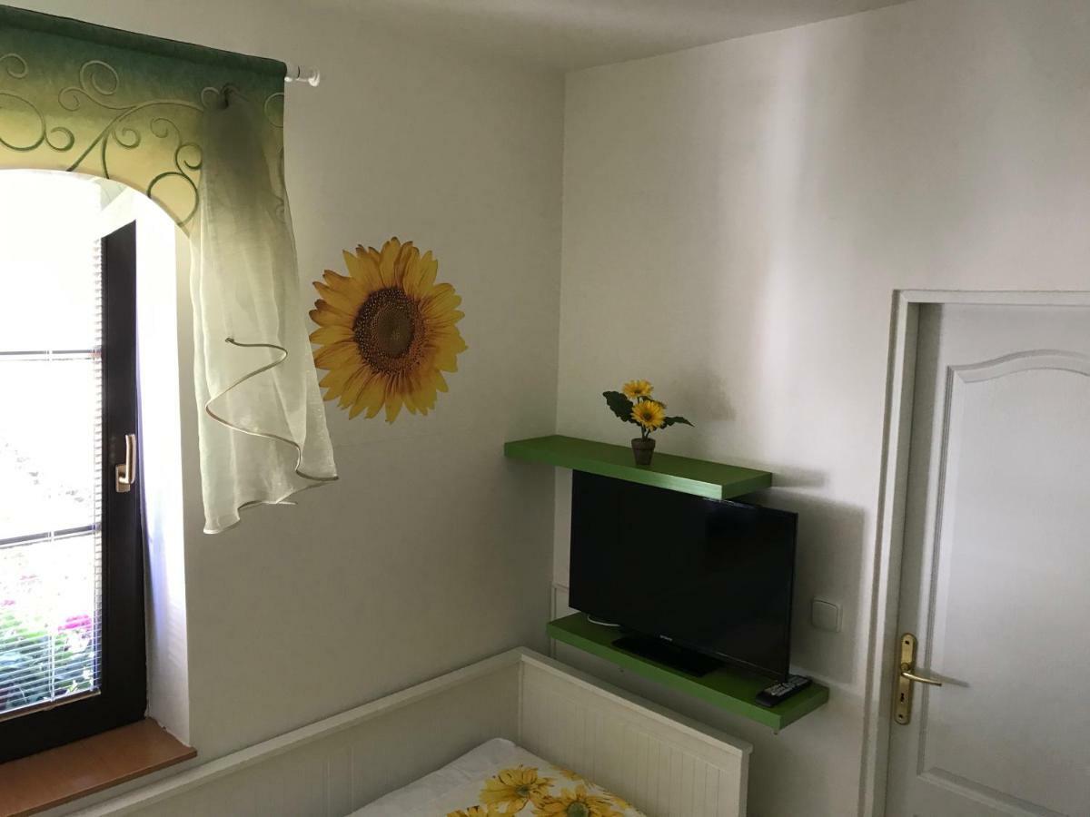 Hotel U svatého Urbana Mikulov Esterno foto